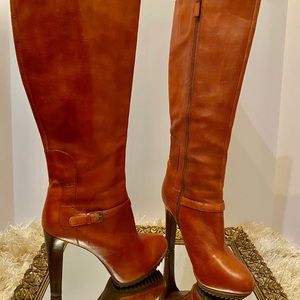 Confortable boots on leather